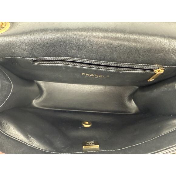 Chanel Timeless Classic Flap Medium Quilted Leather Shoulder Bag Black with Gold - Picture 15 of 16